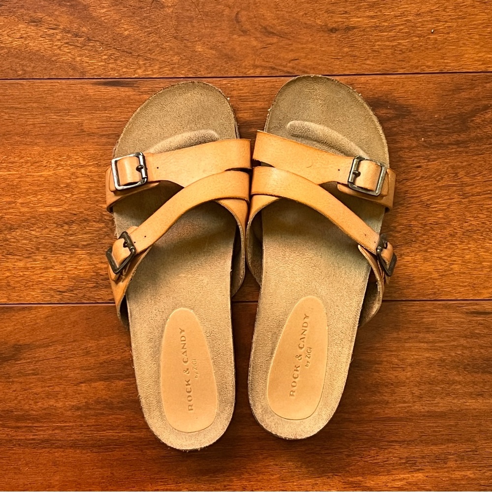 Rock & Candy by Zigi size 8.5 Tan Buckle Crossover Slide Sandals